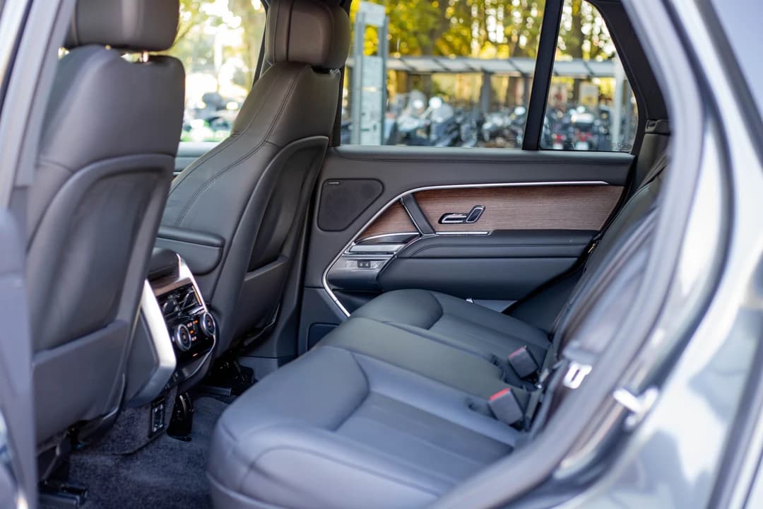 Image of a Land Rover Range Rover Vogue